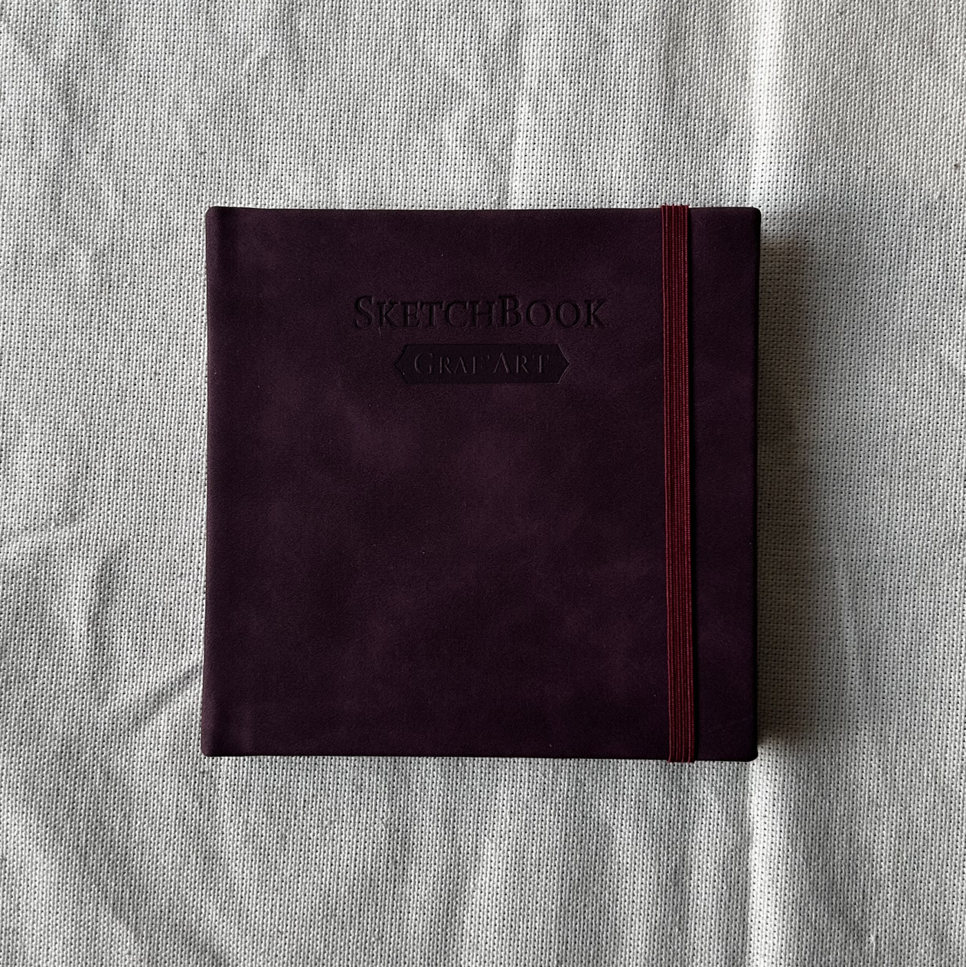 Скетчбук для графики Малевичъ GrafArt white 12х12 см 40 л 160 г, бордовый