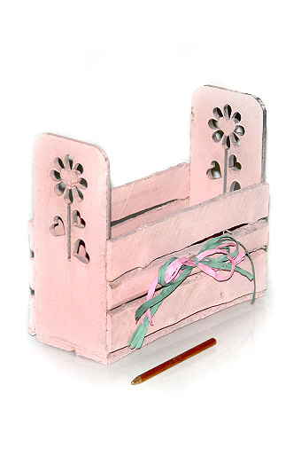 Коробка деревянная прямоугольная с резными ручками - любит/не любит розовый 23х20х10 см