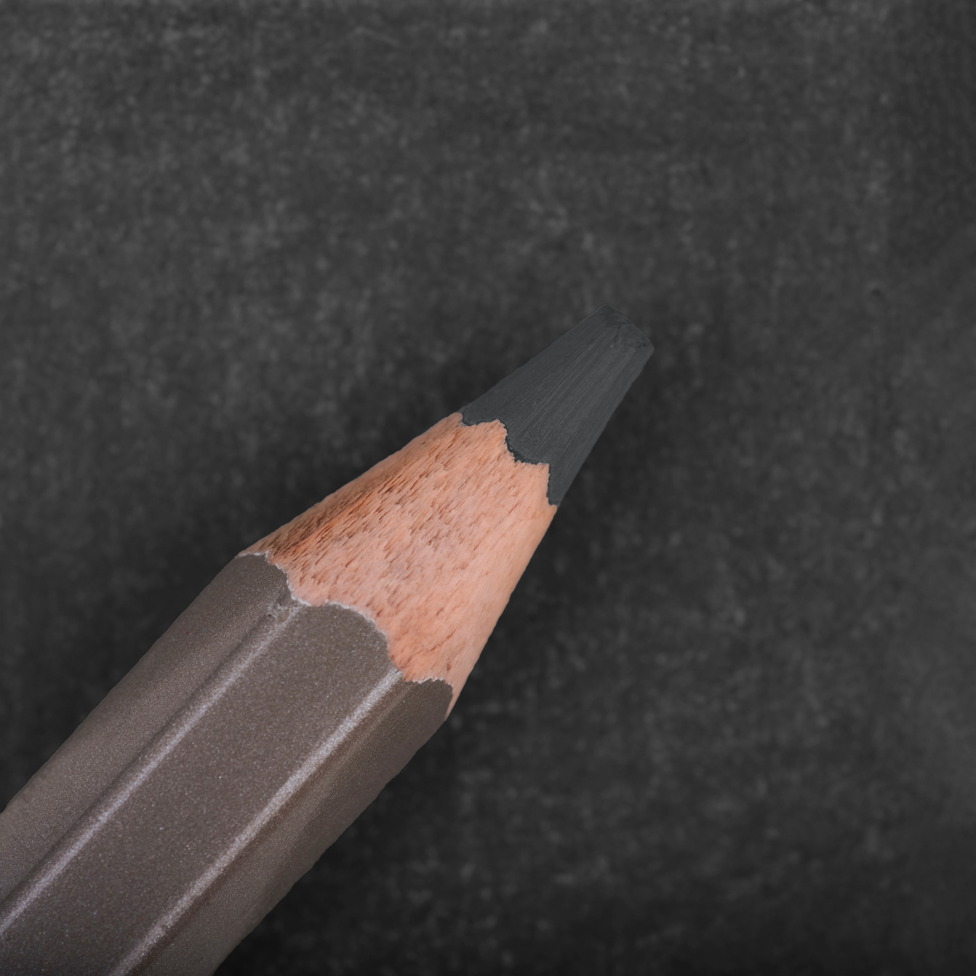 Карандаш цветной Малевичъ GrafArt PRO серый теплый темный 067 NEW 56₽