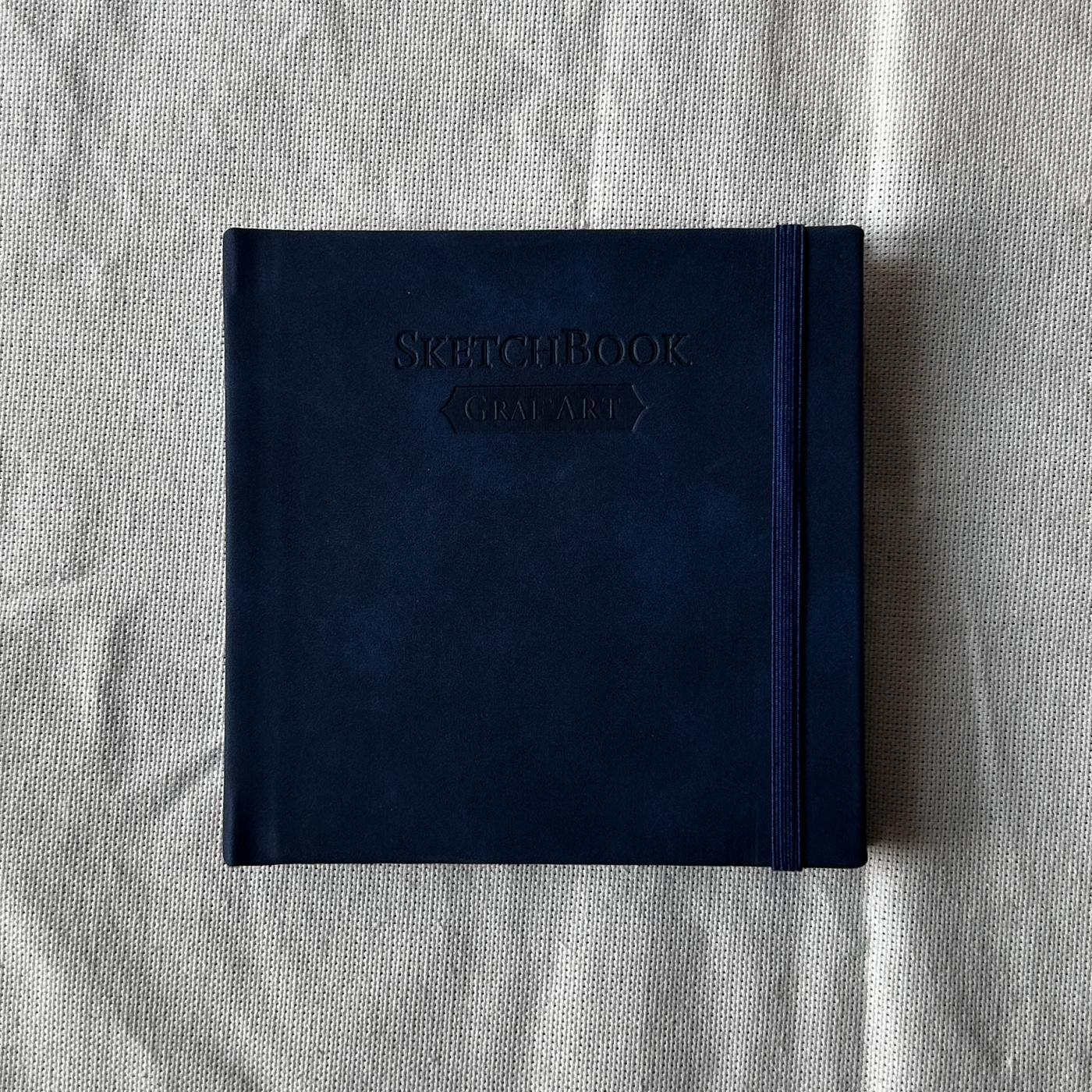 Скетчбук для графики Малевичъ GrafArt white 12х12 см 40 л 160 г темно-синий 430₽