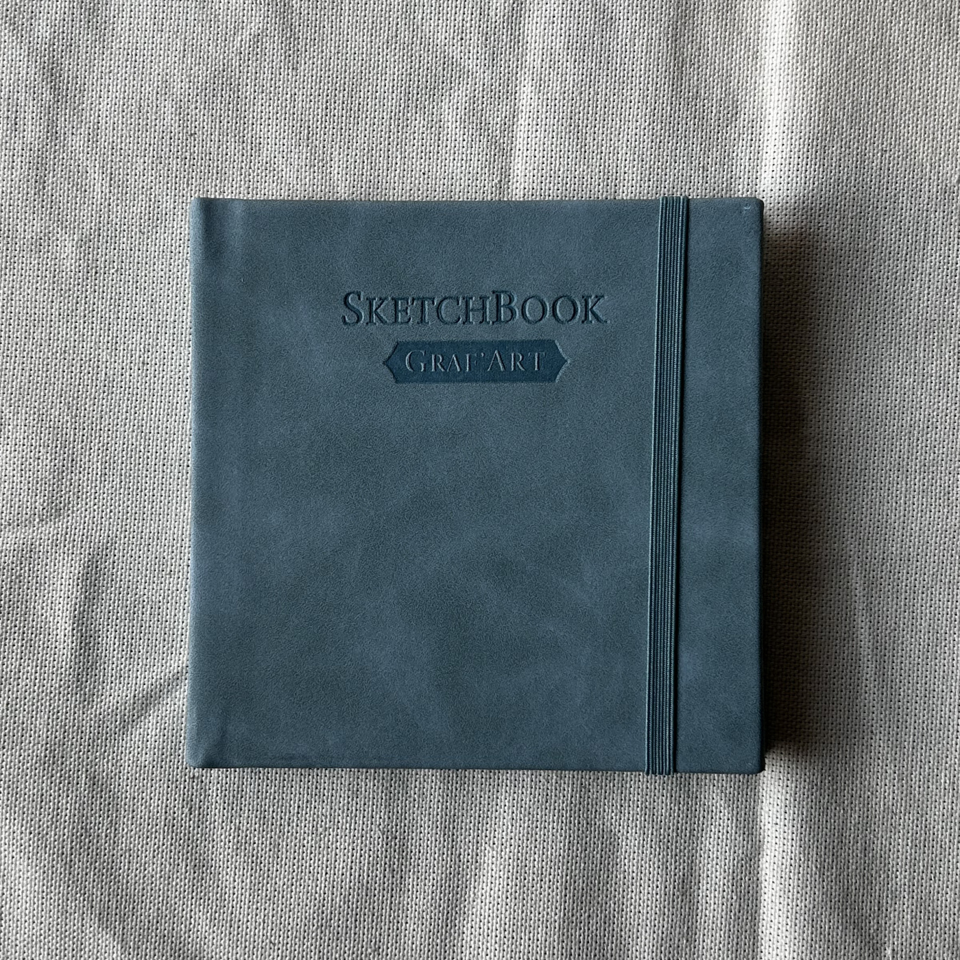 Скетчбук для графики Малевичъ GrafArt white 12х12 см 40 л 160 г, голубой дым