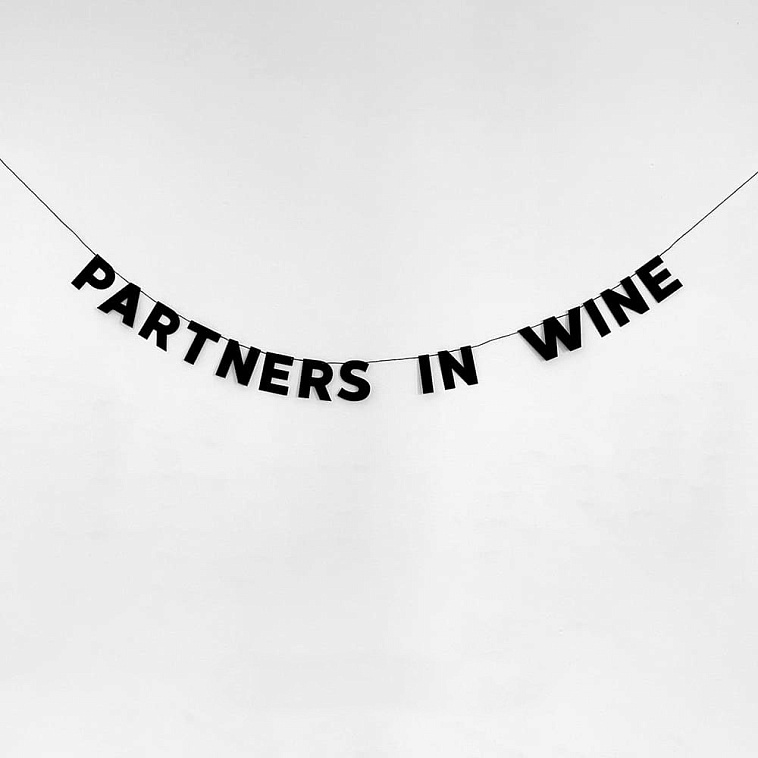 Гирлянда "PARTNERS IN WINE" 606x758