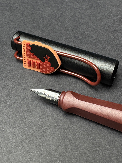 Ручка перьевая Lamy "0B3 FH safari" Harry Potter" Gryffindor, F 606x758