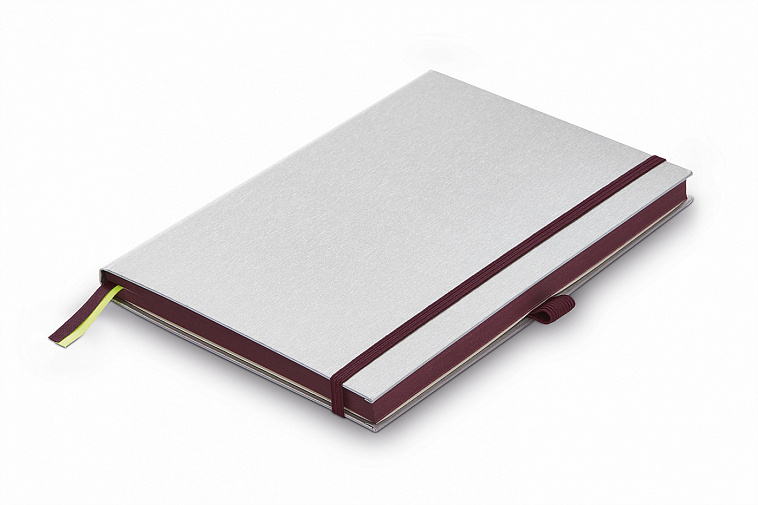 Записная книжка LAMY А5 192 стр, жесткая обложка  серебристого цвета, обрез пурпурный