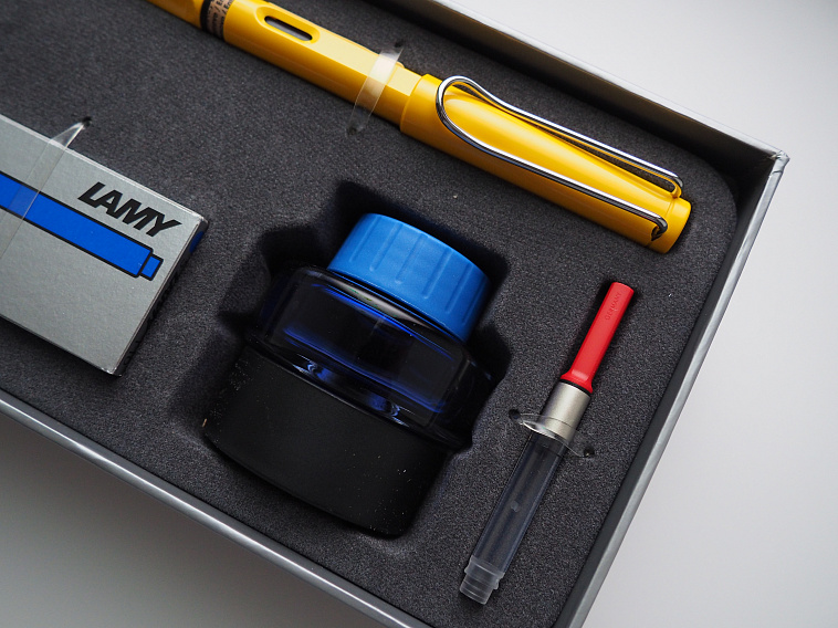 Набор ручка перьевая LAMY Safari, F корпус желтый+ картридж синий+ чернила син.+ конвертер