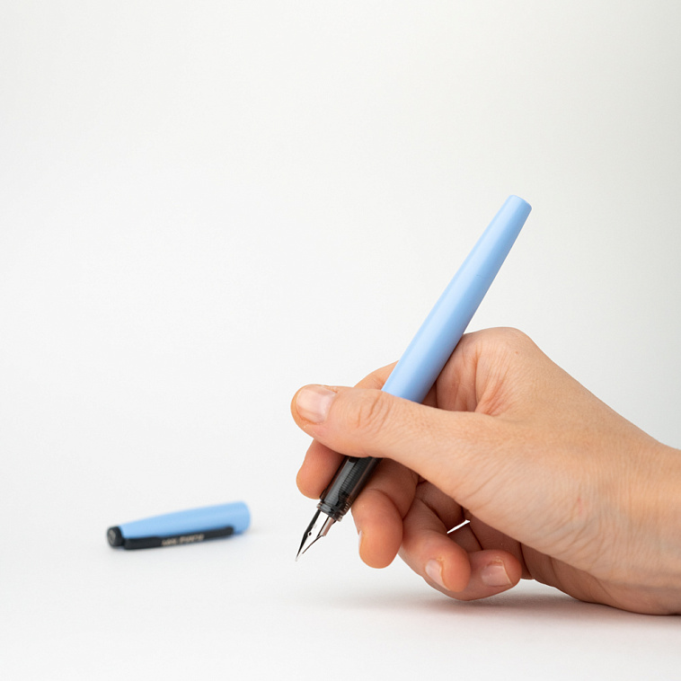 Набор Ручка перьевая Малевичъ с конвертером, перо EF 0,4 мм, + 2 картриджа (индиго, чёрный)