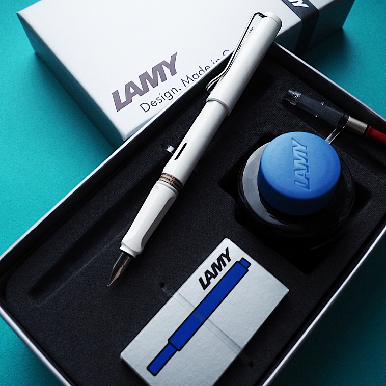 Набор ручка перьевая LAMY Safari, F корпус белый+ картридж синий+ чернила син.+ конвертер