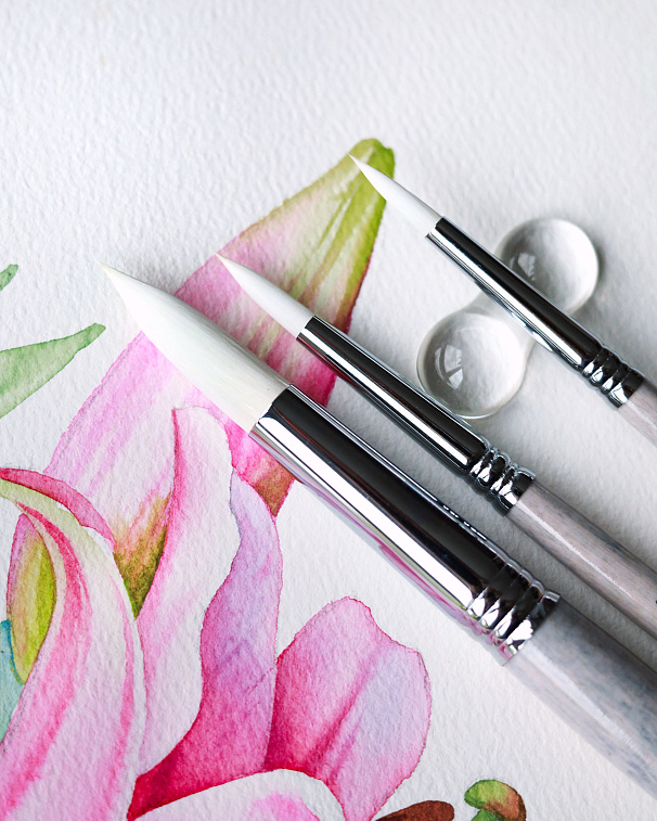 Кисть синтетика №0 круглая Roubloff "1Wt14" ручка фигурная пёстрая белая с черным кончиком, глянцева 606x758