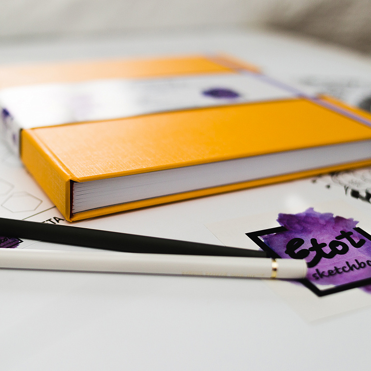 Скетчбук для маркеров и смешанных техник Etot_sketchbook 15х15  64 л 160 г, разные цвета