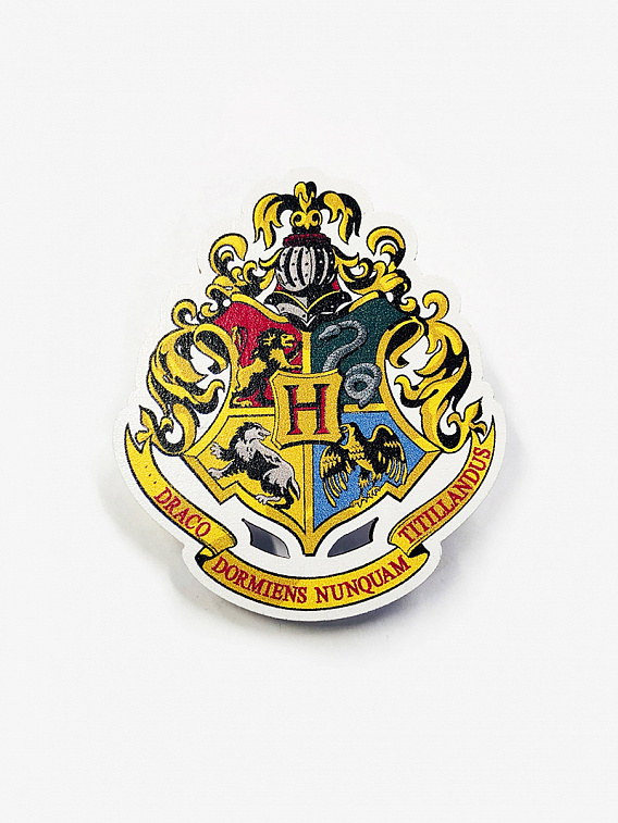 Значок "Гарри Поттер. Герб Хогвартса" деревянный