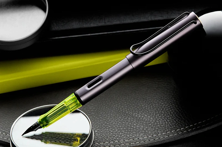 Ручка перьевая Lamy "0A6 al-star", Aubergine, EF 606x758