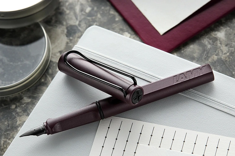 Ручка перьевая Lamy "0E3 safari", Scarlet, EF 606x758