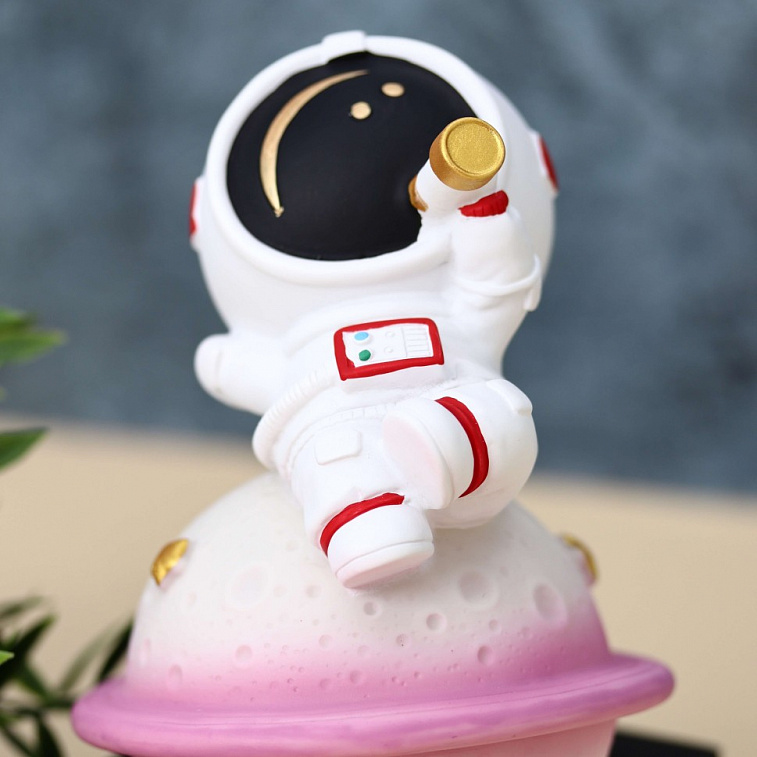 Ночник "Lunar cosmonaut", red 606x758