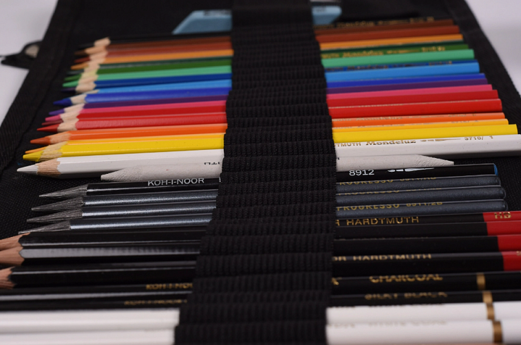 Набор графических материалов с карандашами Koh-I-Noor "Mondeluz"  37 предметов, пенал-рулон